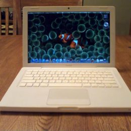 MacBook 2.0 Core2 4GB RAM יד שניה